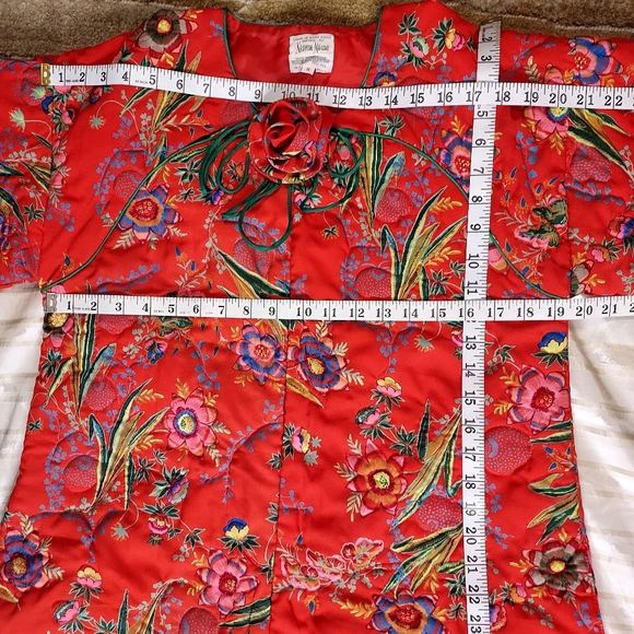 VTG NEIMAN MARCUS Red Floral Quilted Robe - Picture 9 of 11